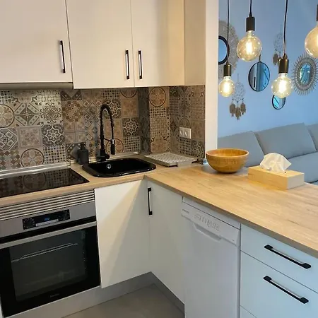 Palm Paradise Retreat: 2bedroom With Pool View Apartment *