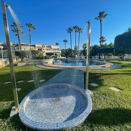 Palm Paradise Retreat: 2bedroom With Pool View Apartment *